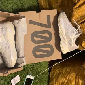 Yezzys  700. Size 4